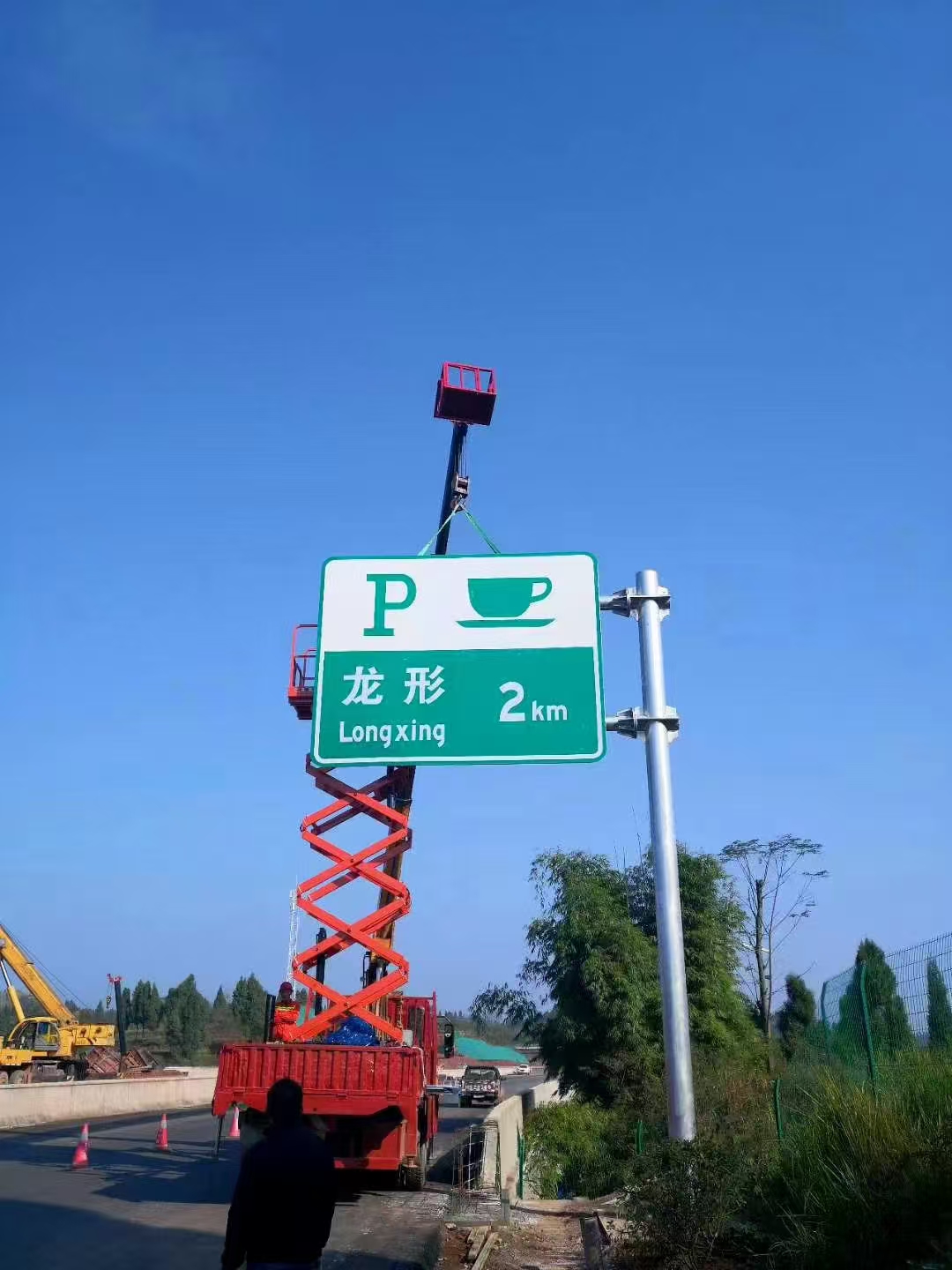 鹰潭市道路标志牌监控杆 - 方案